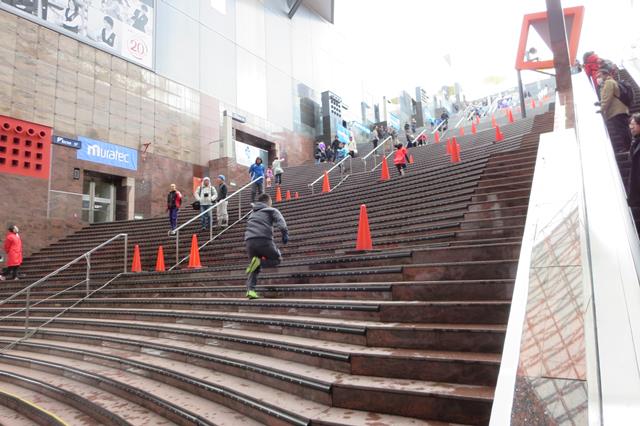 第回 Jr京都駅ビル大階段駈け上がり大会 京都に乾杯